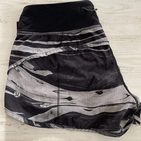lululemon speed up shorts - Picture 3 of 3